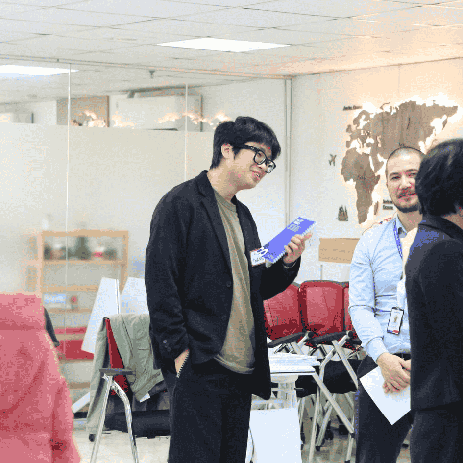 Hình ảnh Đức Thắng trong lớp TESOL tại Hà Nội